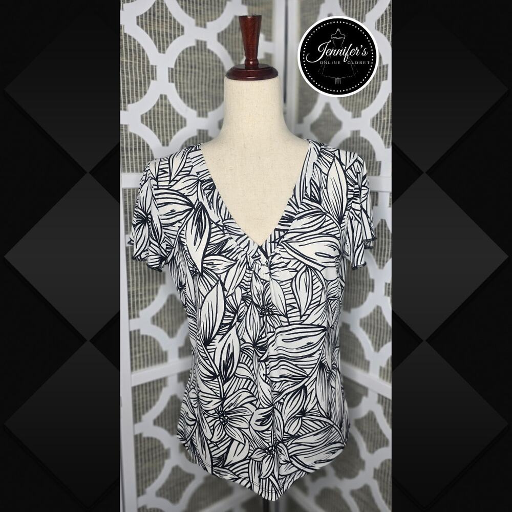 3/$30 Rafaella Petites Cream and Black Floral Print V Neck Flutter Sleeve Top M
